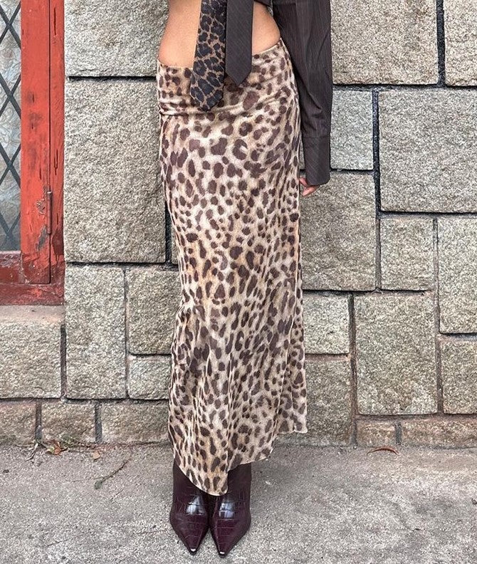 Saia comprida com estampado de leopardo, cintura subida e racha