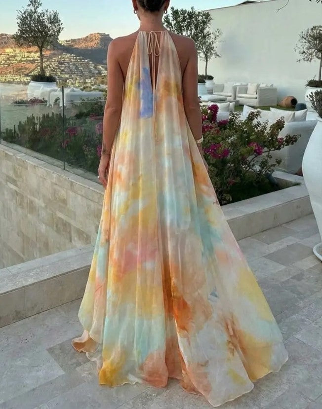 Vestido comprido fluido de chiffon com decote halter e efeito tie-dye