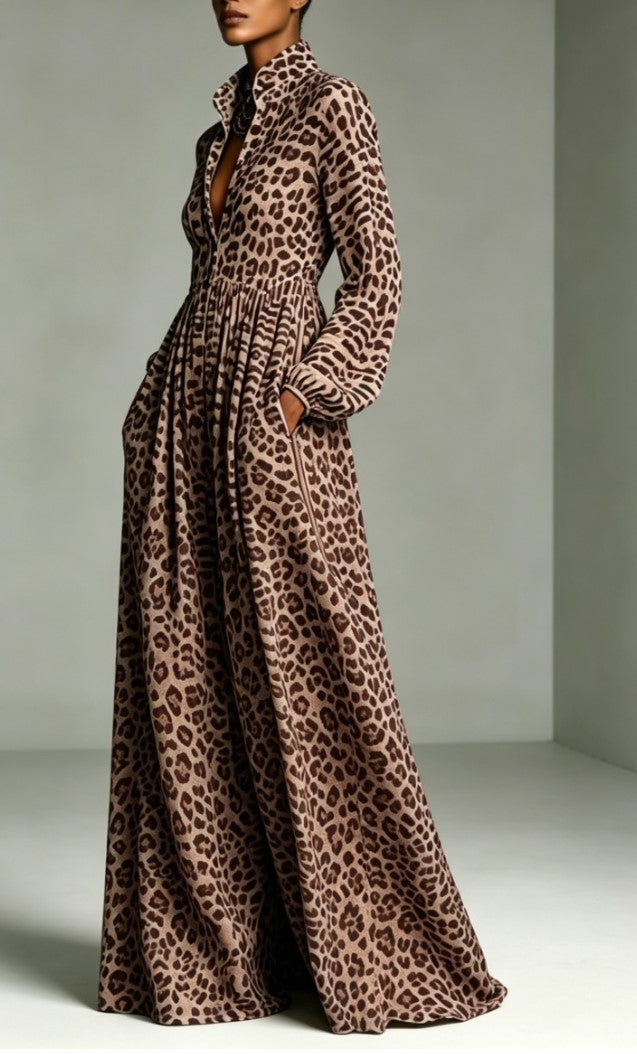 Vestido maxi com estampado de leopardo, gola subida, botões à frente, mangas compridas e bolsos