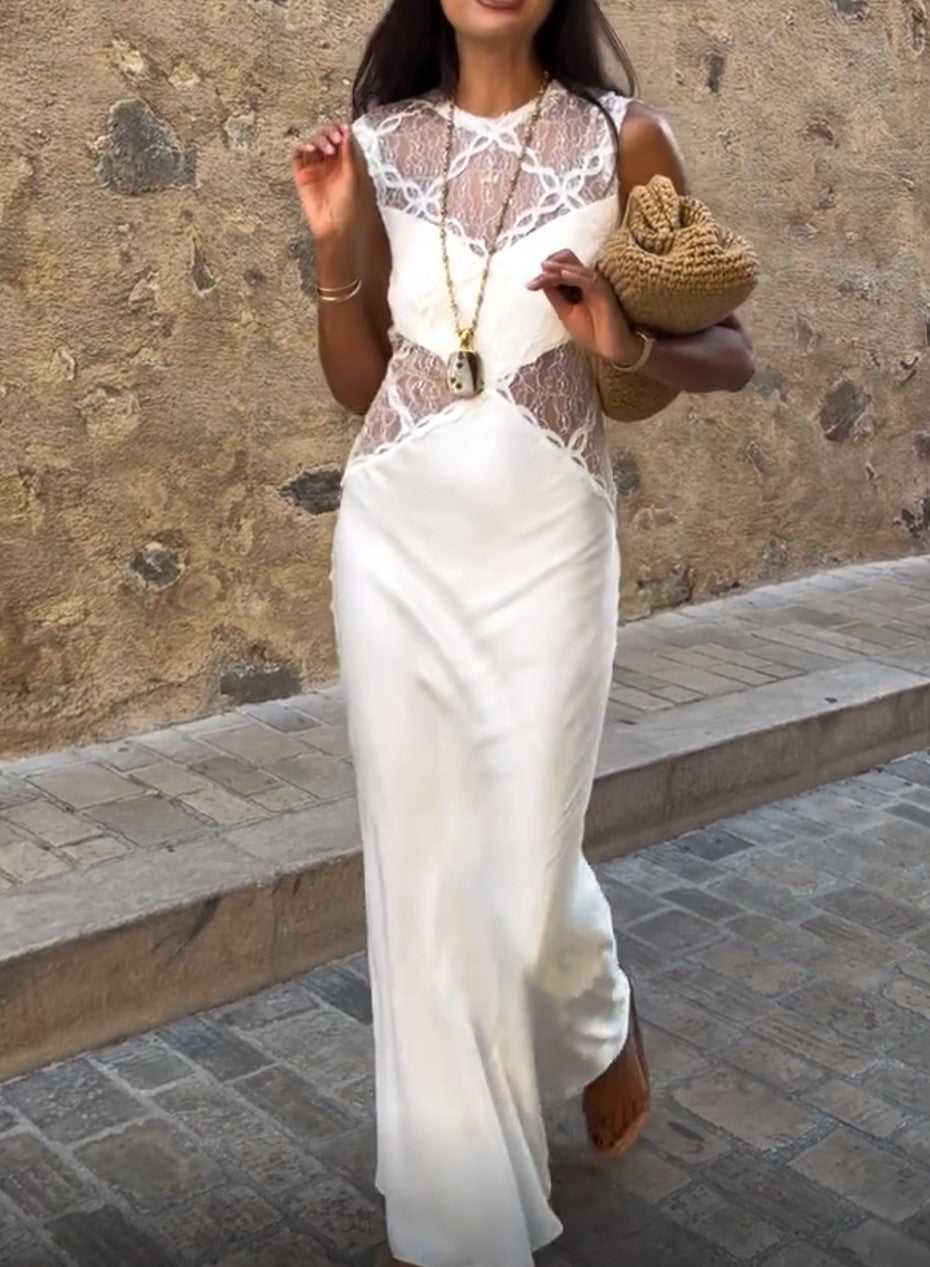 Ärmelloses weißes Satin-Maxikleid mit Spitze und Cut-outs