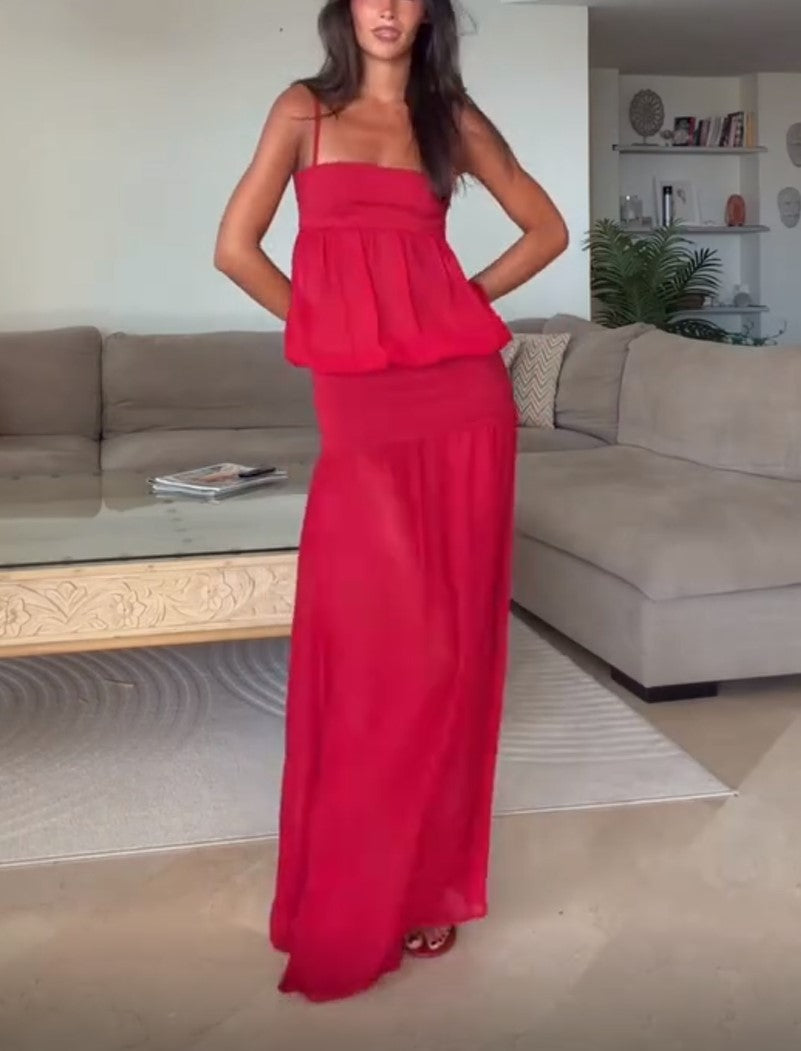 Rotes trägerloses Maxikleid mit Spaghettiträgern und fließendem Lagenrock