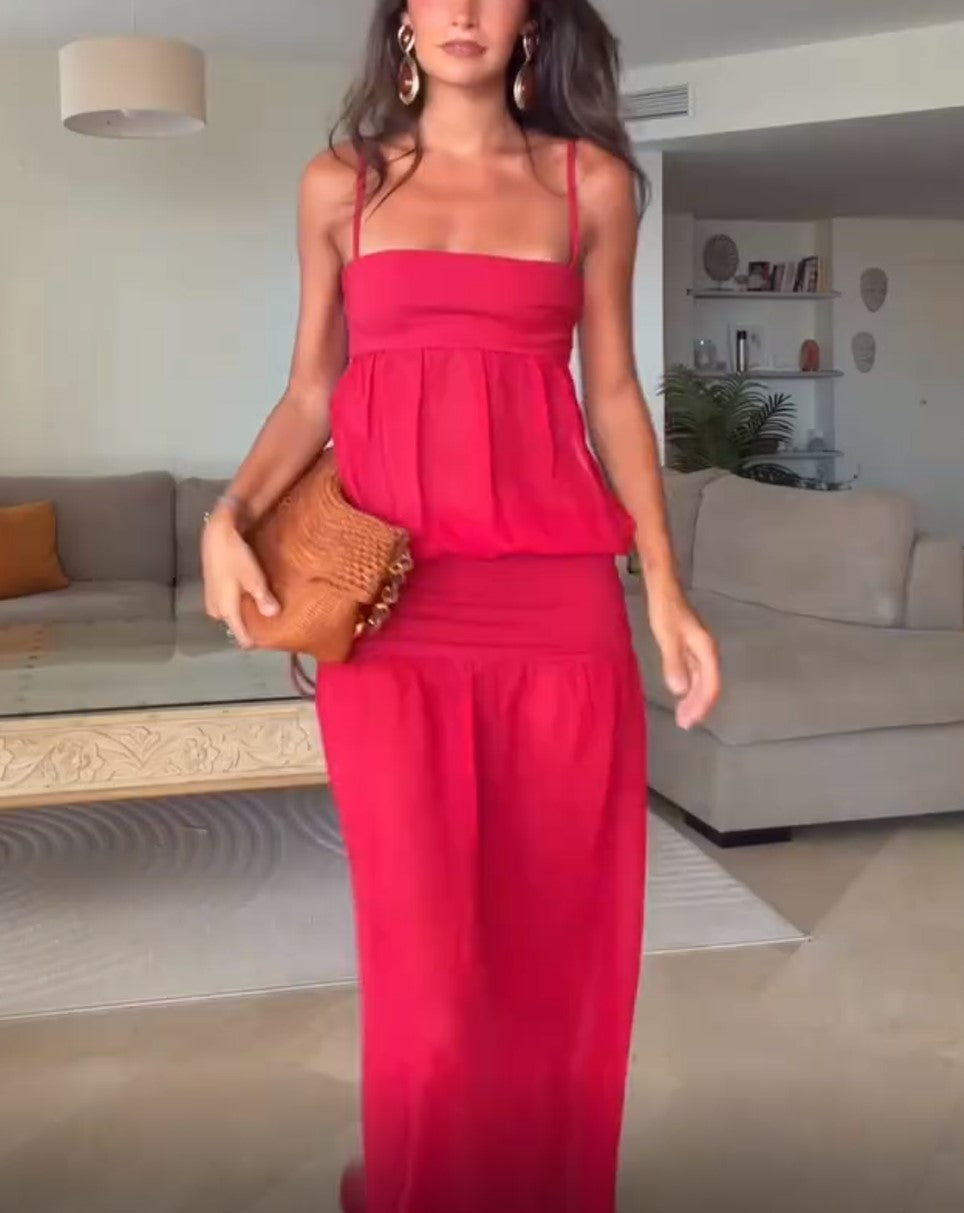 Rotes trägerloses Maxikleid mit Spaghettiträgern und fließendem Lagenrock