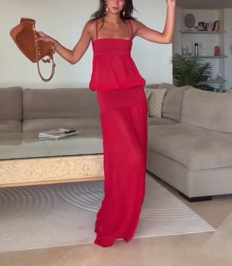 Rotes trägerloses Maxikleid mit Spaghettiträgern und fließendem Lagenrock