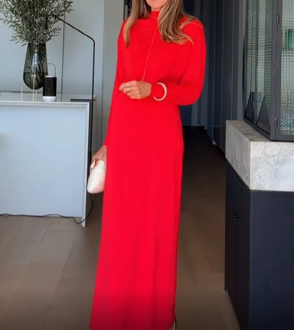 Rotes Maxikleid mit hohem Ausschnitt und langen Ärmeln