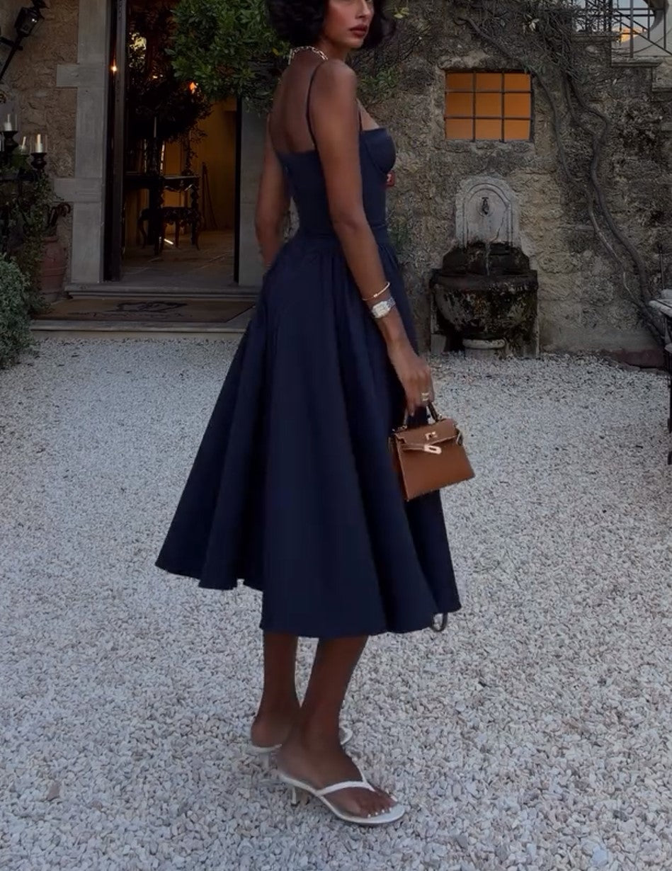 Midikleid mit Spaghettiträgern und ausgestelltem Bustier in Marineblau