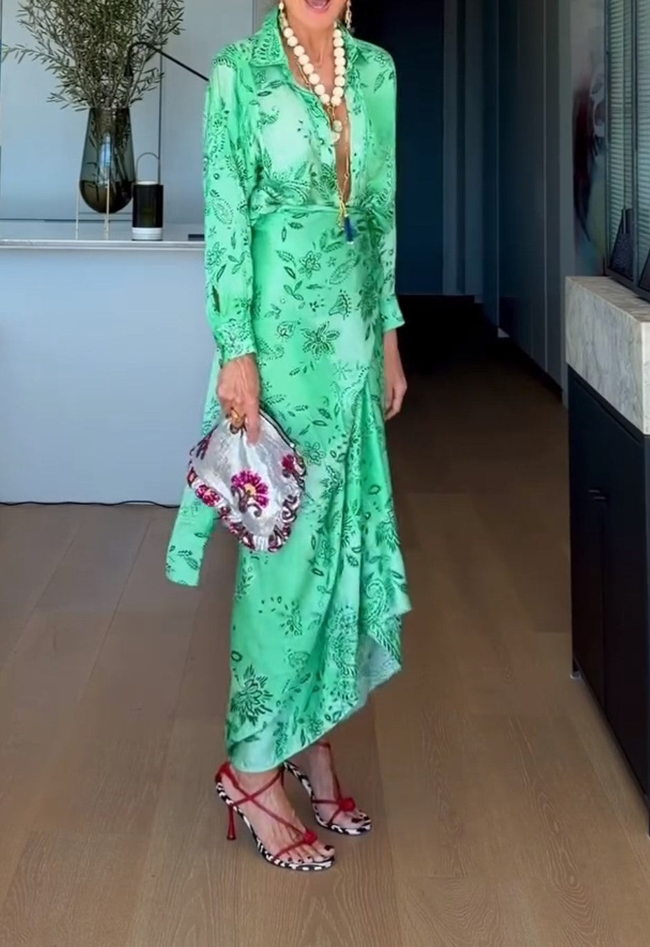 Robe chemise midi portefeuille à manches longues, verte à imprimé floral, pour les vacances