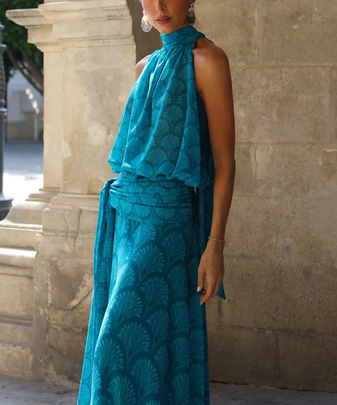 Ärmelloses A-Linien-Maxikleid mit Neckholder, Fächerprint und drapierter Taille
