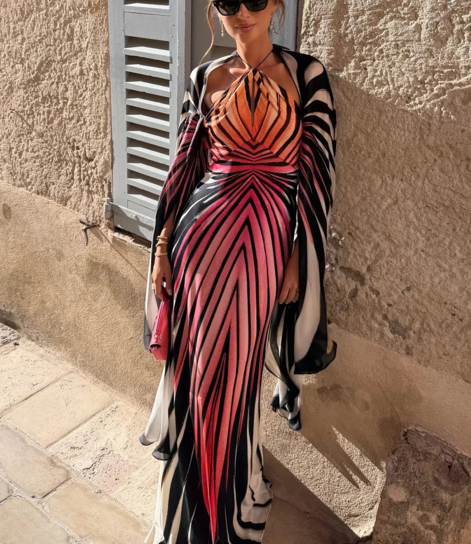 Vestido comprido com estampado degradé de asas de borboleta, decote halter e mangas-capa esvoaçantes