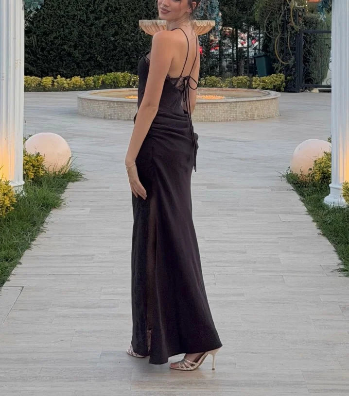 Robe de soirée longue noire pour femme, à col licou, bordure en dentelle, fronces et fente