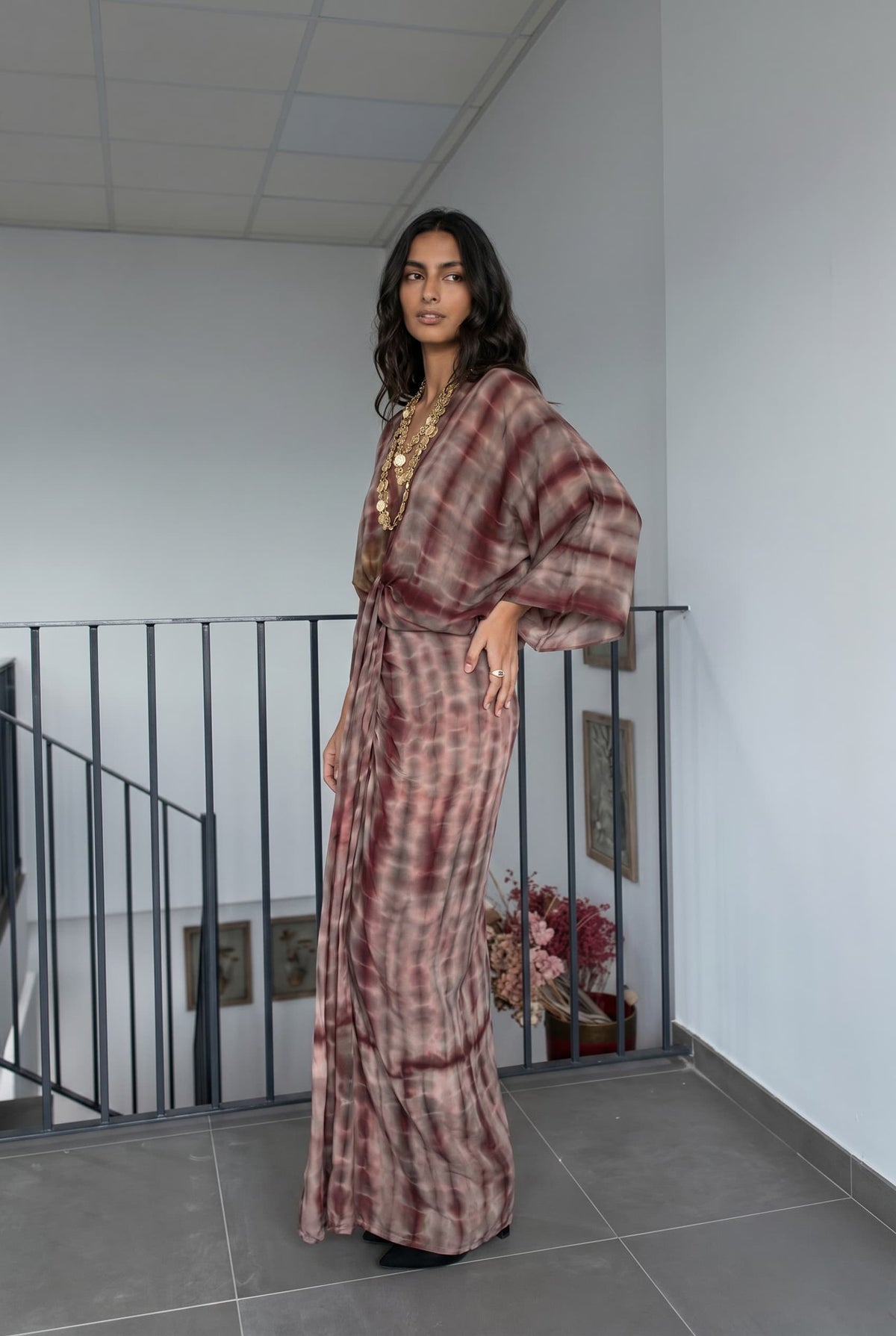 Maxikleid mit V-Ausschnitt, Print, Schlitz und Bänderdetail