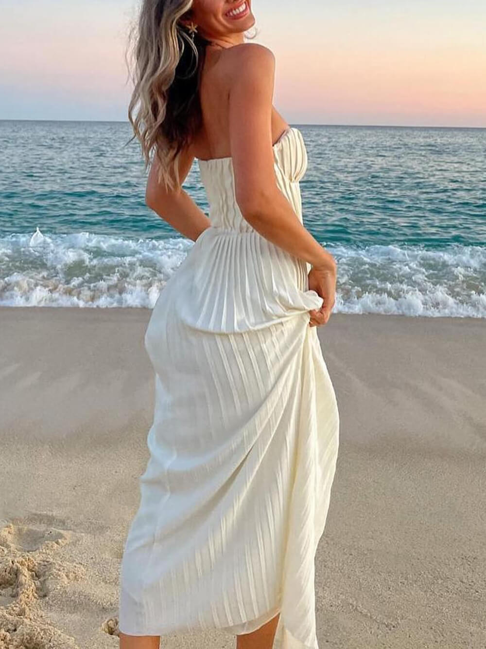 Vestido maxi elegante sem alças e com pregas