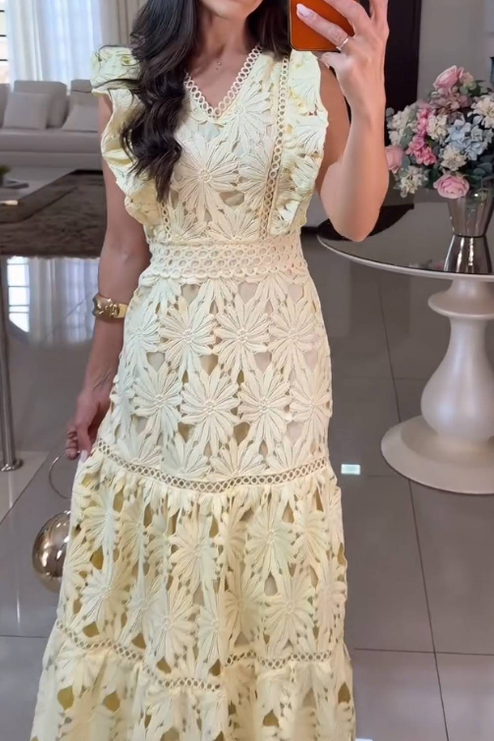 Robe longue étagée en dentelle crochetée à volants, sans manches et col en V