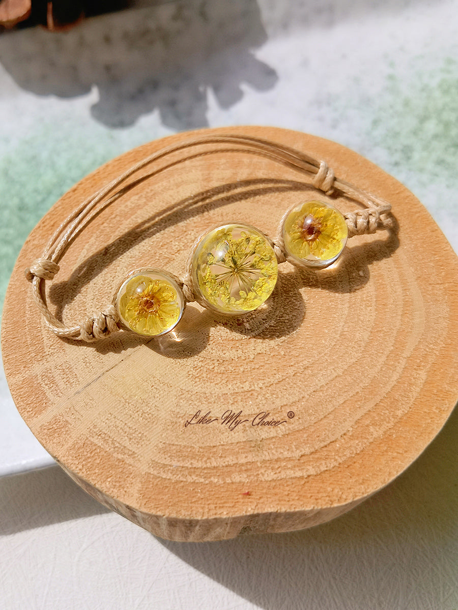 Bracelet jonc à charms en forme de pierres précieuses et de fleurs de cerisier, avec cordon réglable