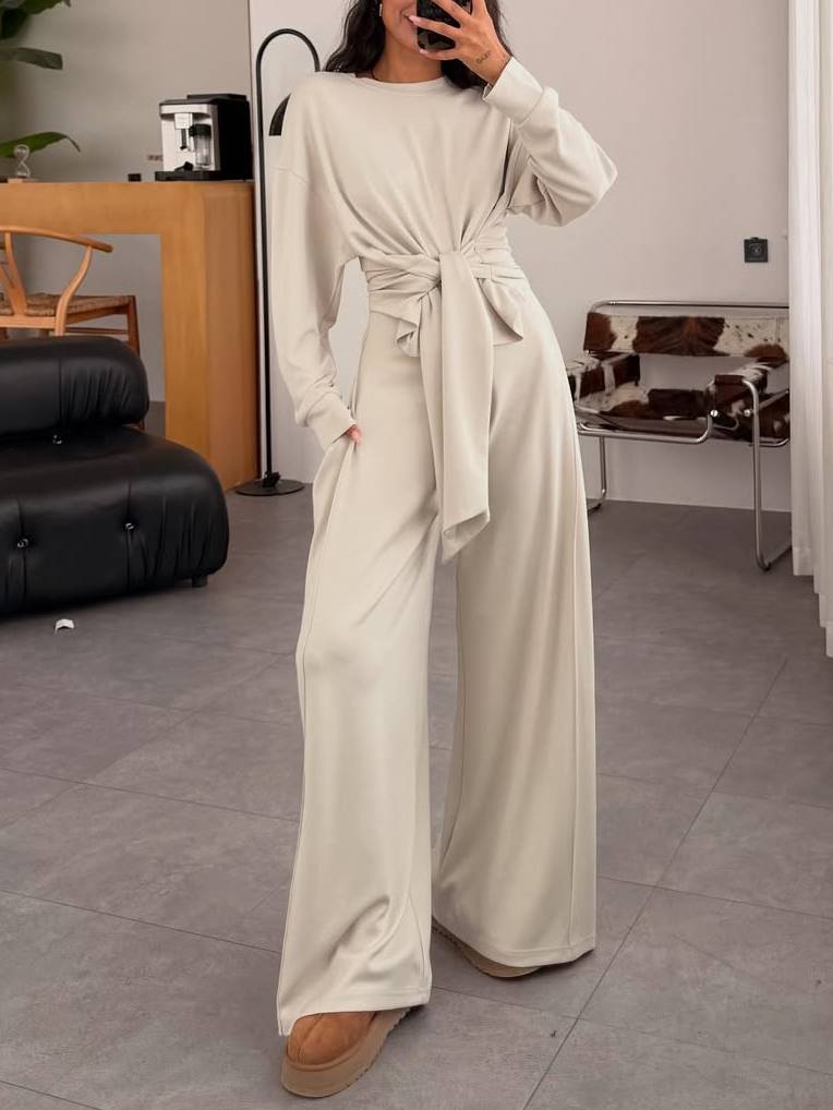 Ensemble avec pull à lacets et pantalon à jambes larges
