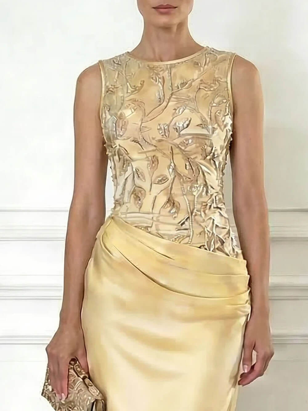 Elegantes ärmelloses Etui-Maxikleid aus hellrosa besticktem Satin mit Rundhalsausschnitt