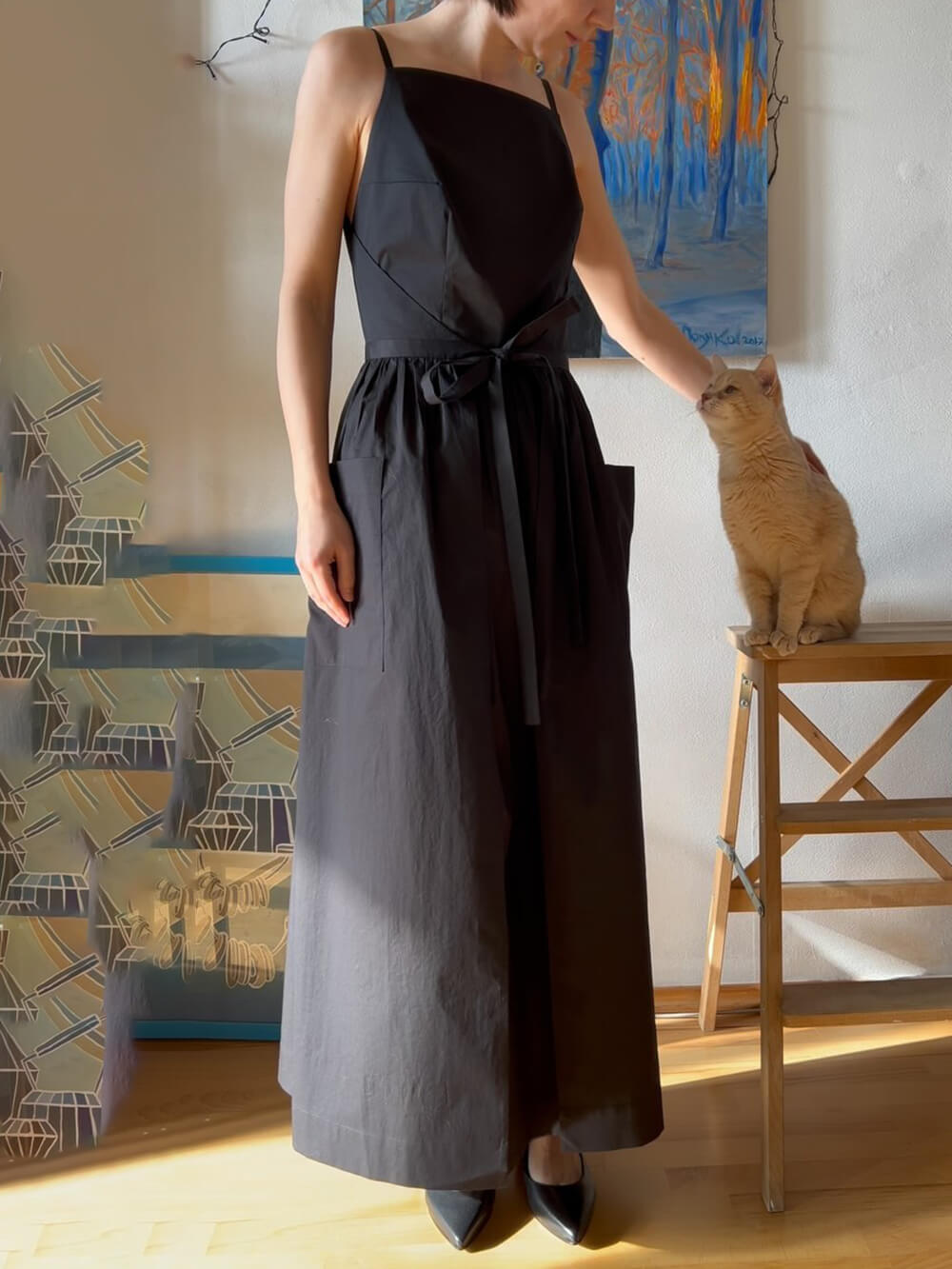 Vestido chaleco único con abertura lateral, cordones y bolsillos
