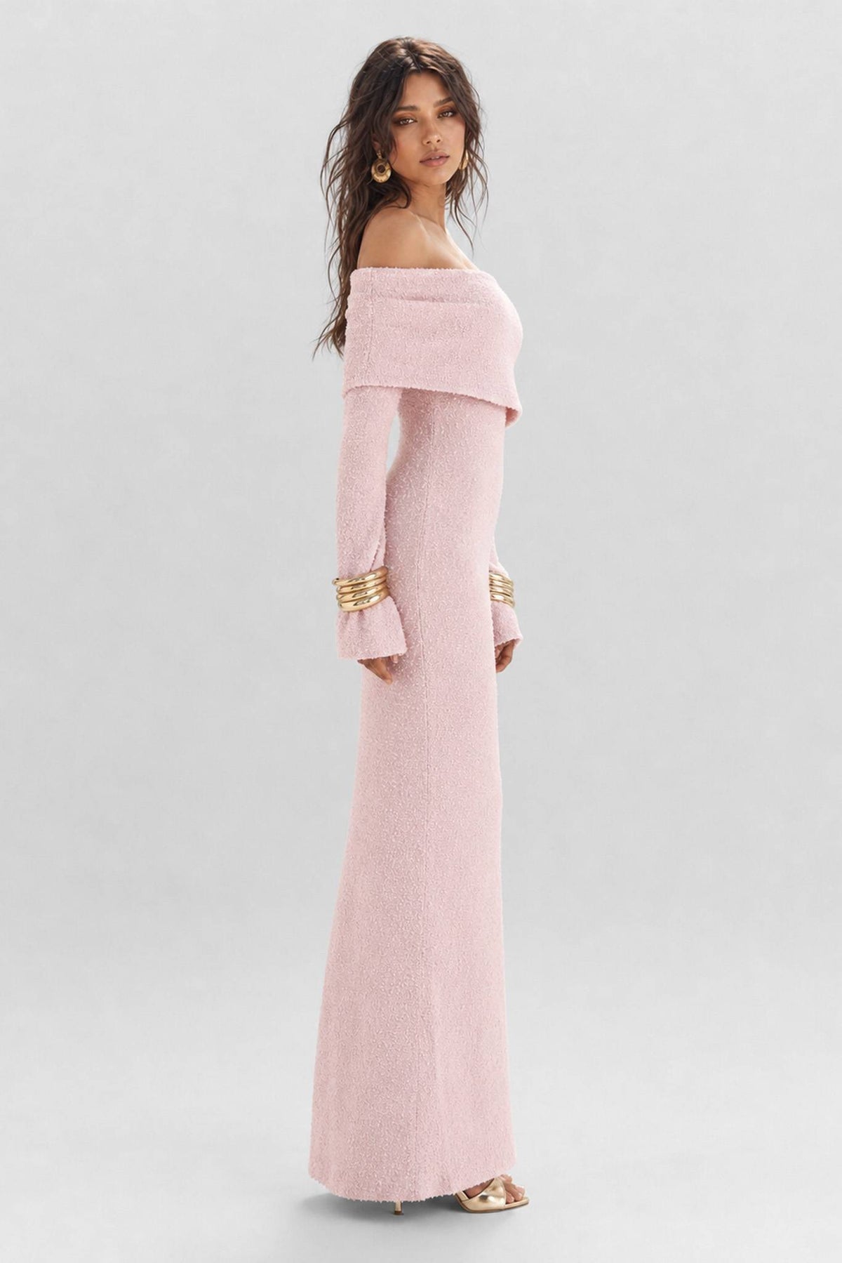 Vestido largo de tweed texturizado con hombros descubiertos