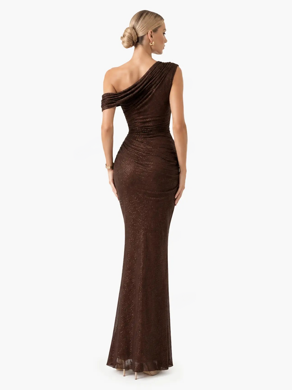 Vestido maxi de malha brilhante com ombros descobertos, franzidos e corte justo, para festas e casamentos