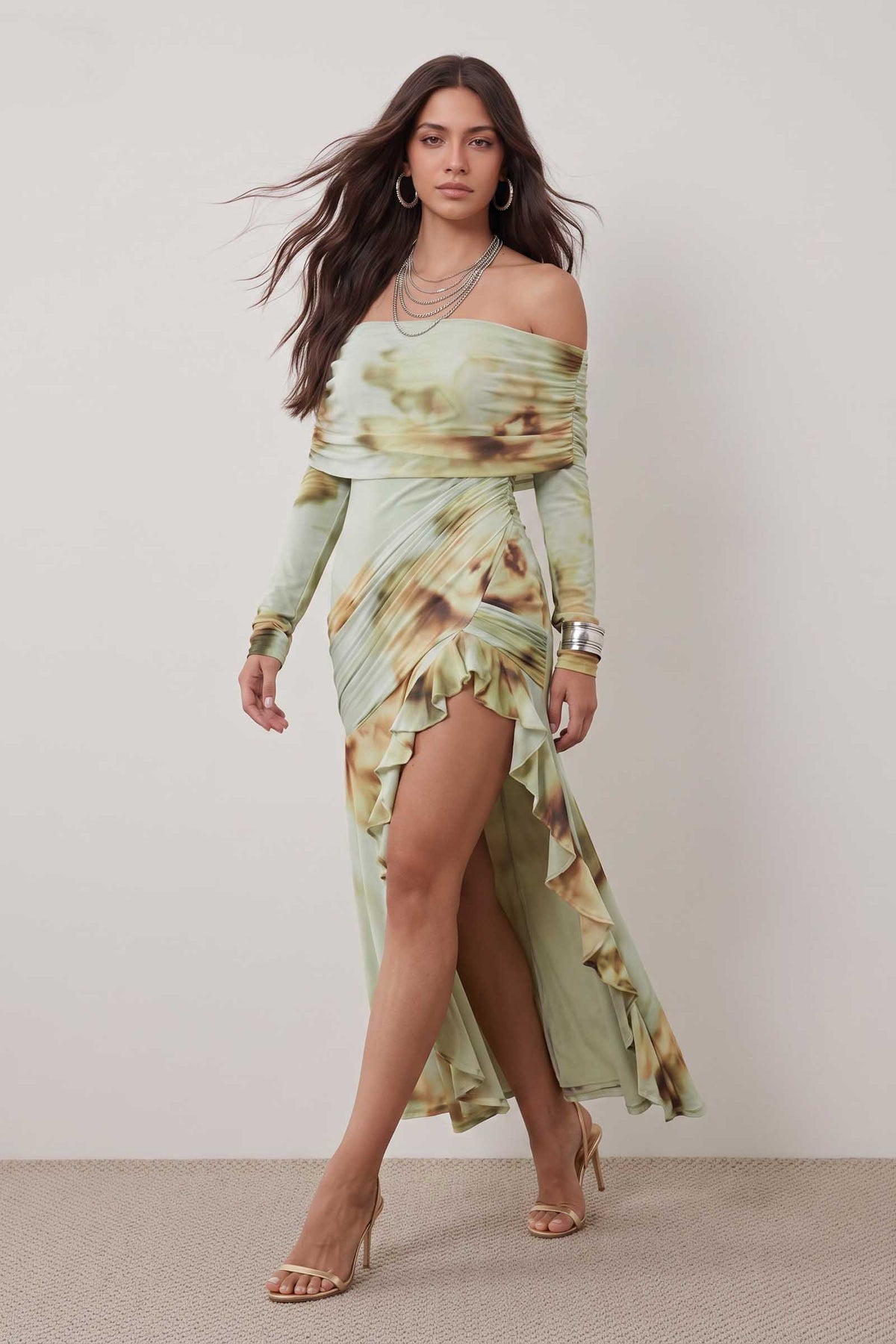 Bedrucktes schulterfreies Maxikleid mit Schlitz