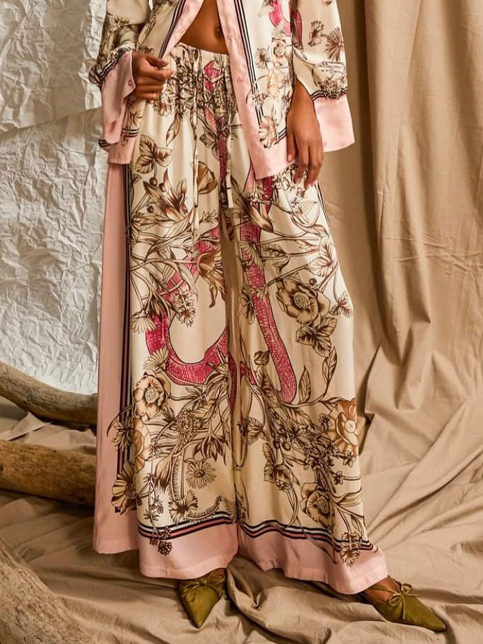 Ensemble élégant comprenant une chemise satinée à imprimé floral et un pantalon large