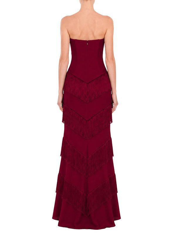 Elegantes trägerloses Maxikleid mit Lagen und Quasten
