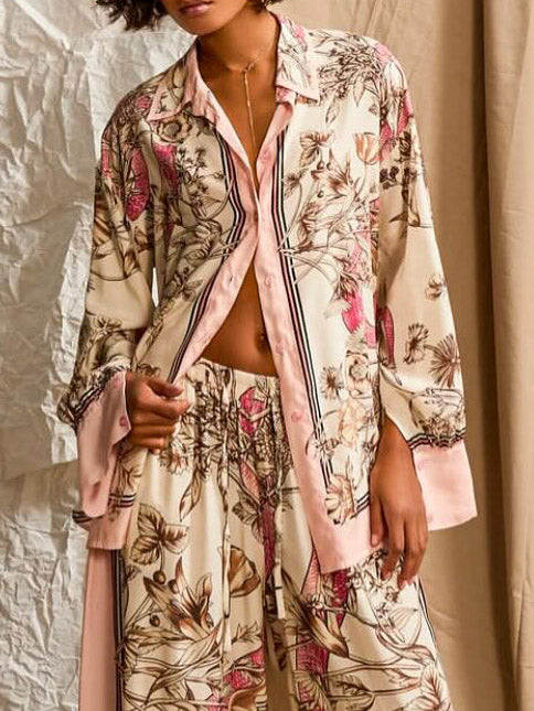 Ensemble élégant comprenant une chemise satinée à imprimé floral et un pantalon large