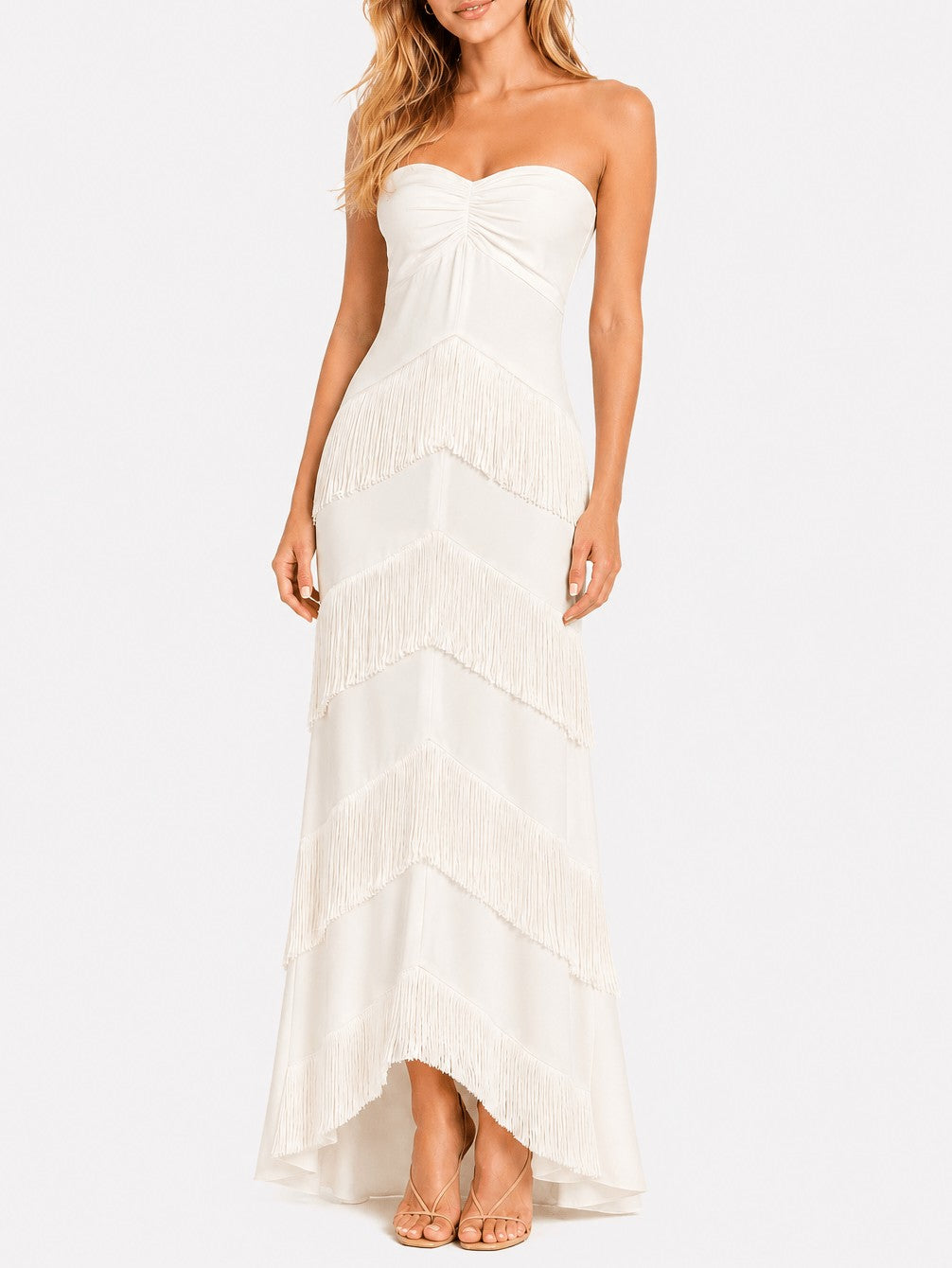 Elegantes trägerloses Maxikleid mit Lagen und Quasten