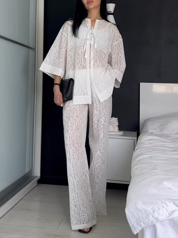 Elegante completo a due pezzi con camicia ampia in pizzo e pantaloni a gamba larga