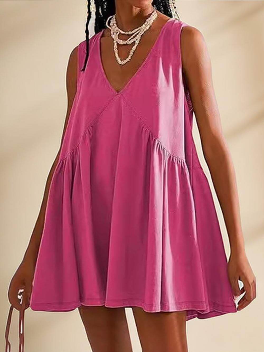 Mini-Trägerkleid mit tiefem V-Ausschnitt und breiten Trägern