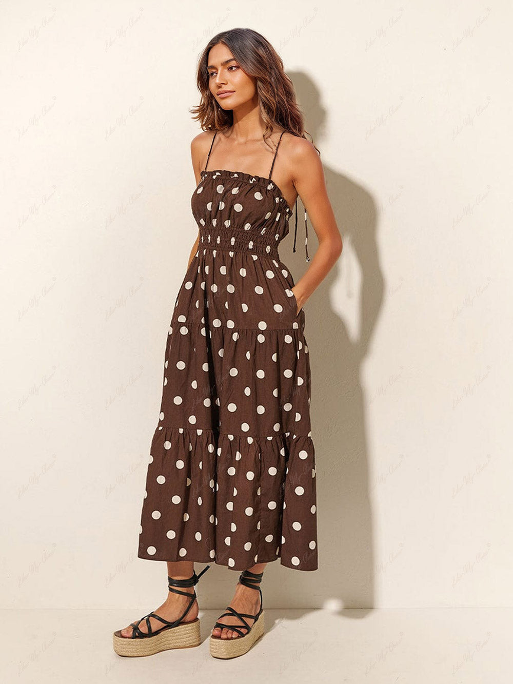 Vestido plisado con tirantes elásticos y estampado de lunares color chocolate y marfil