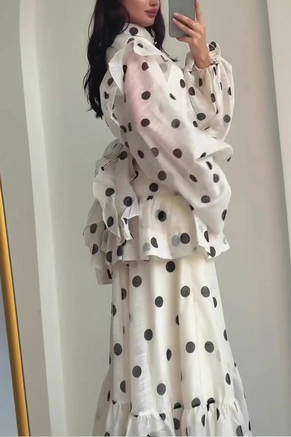 Vestido largo retro con mangas abullonadas y volantes