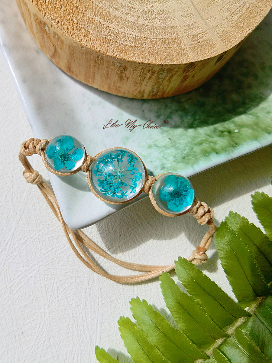 Bracelet jonc à charms en forme de pierres précieuses et de fleurs de cerisier, avec cordon réglable