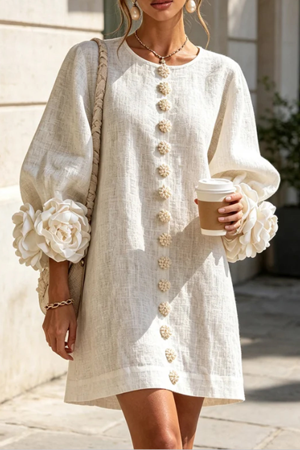 Vestido corto con puños de flores tridimensionales y mangas abullonadas