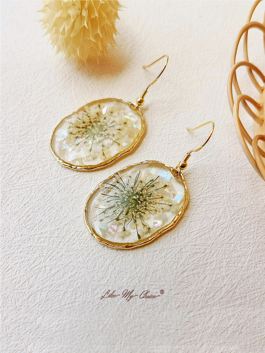 Pendientes con flores prensadas - flores de zanahoria silvestre ovaladas