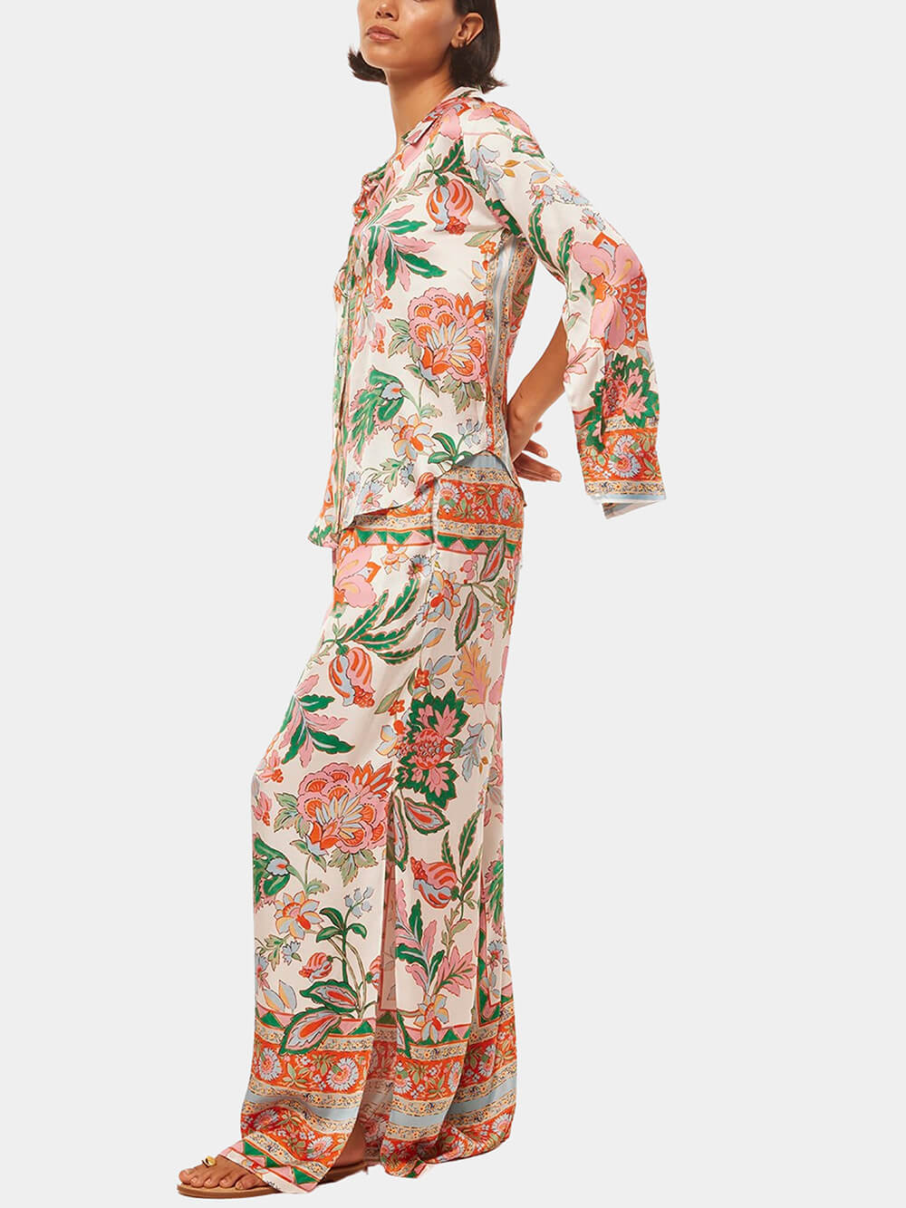 Calças de perna larga com estampado floral original e punhos com racha