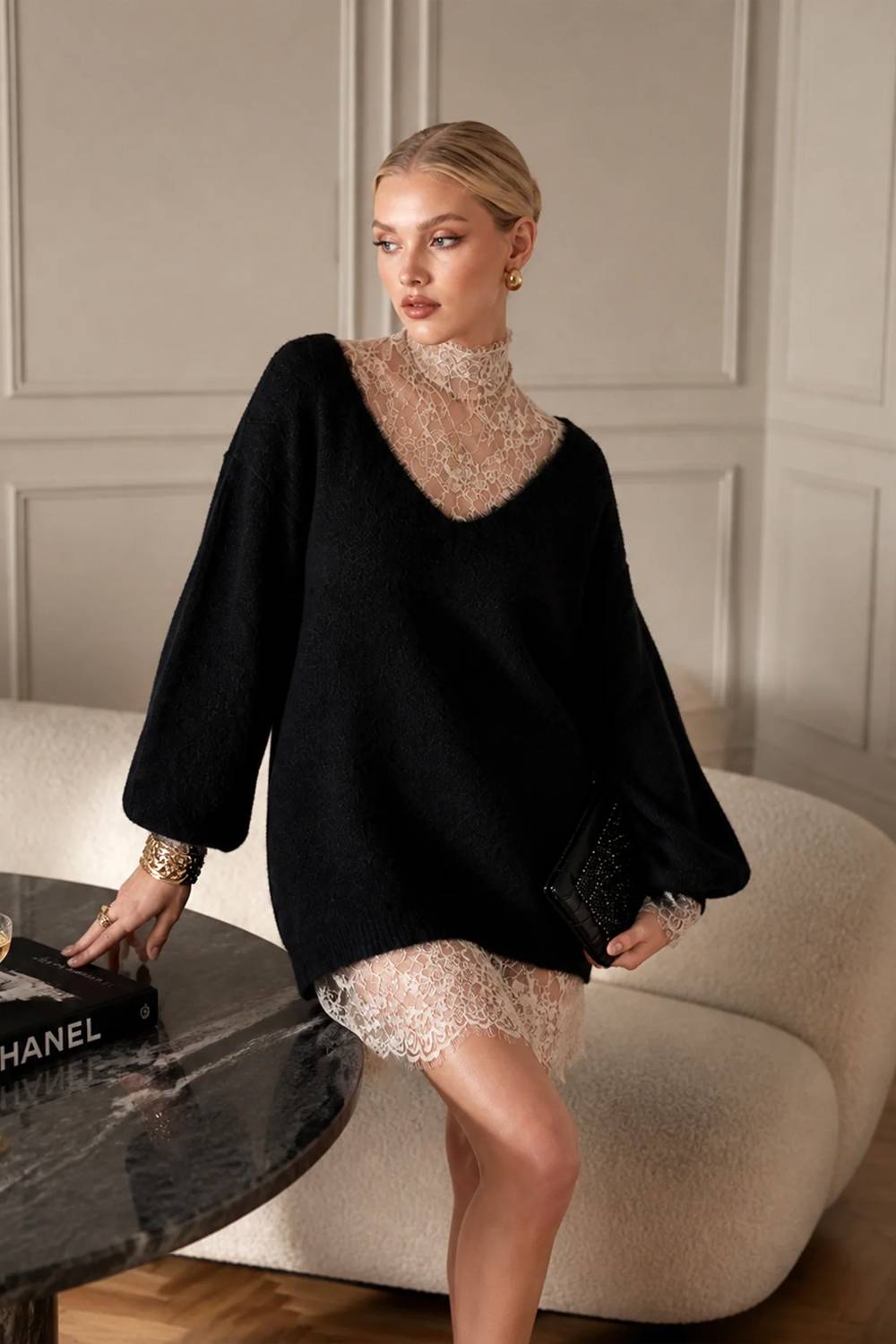 Vestido mini elegante de renda para mulher, com gola subida