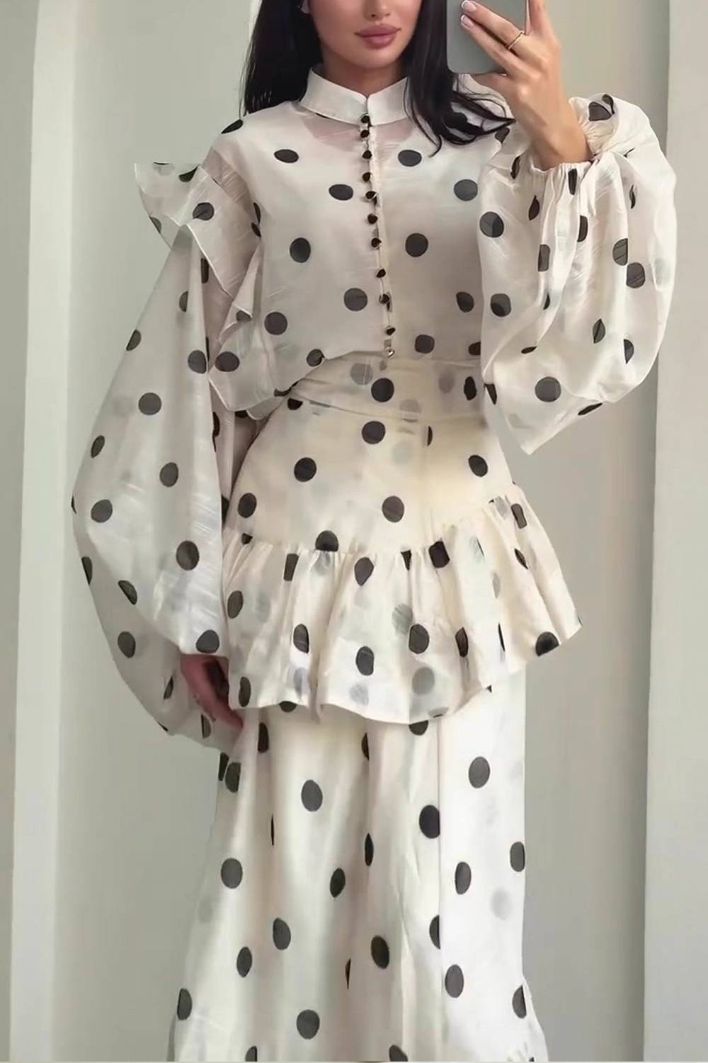 Vestido largo retro con mangas abullonadas y volantes