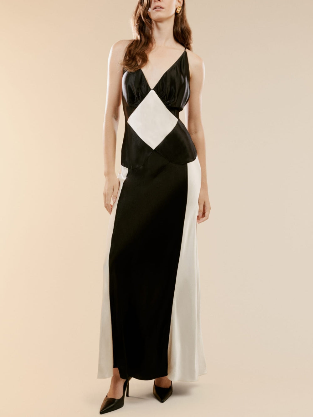 Vestido largo con contraste de negro y marfil