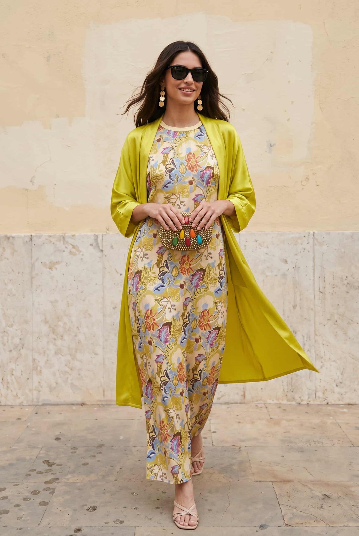 Conjunto de vestido y abrigo estampados
