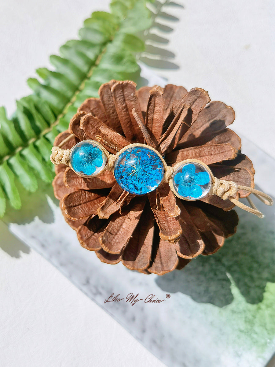 Bracelet jonc à charms en forme de pierres précieuses et de fleurs de cerisier, avec cordon réglable