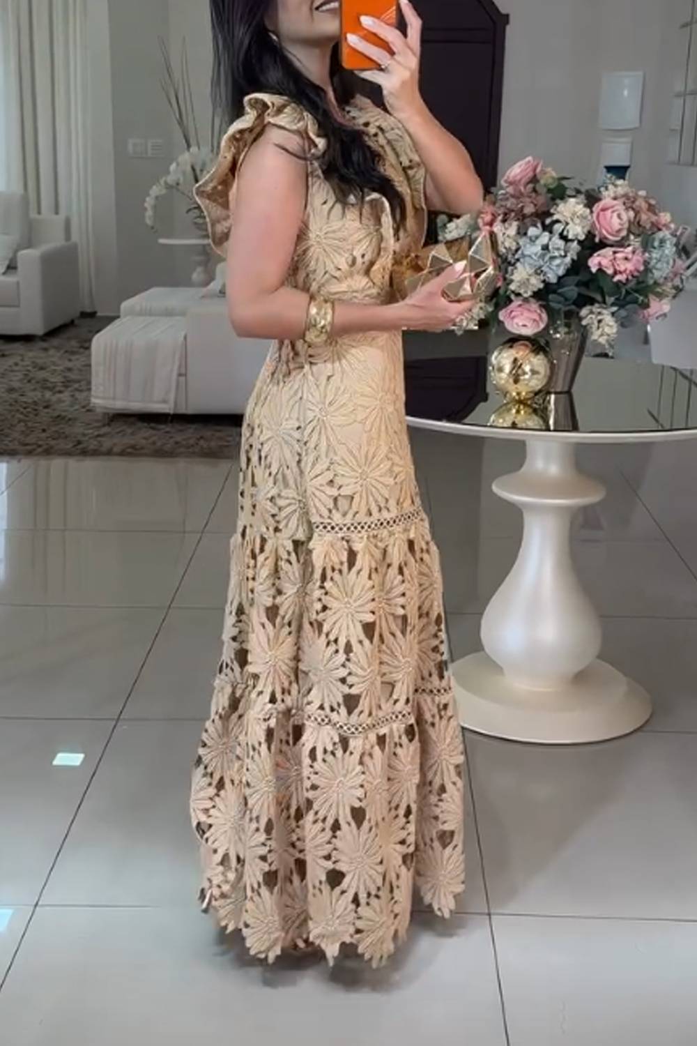 Robe longue étagée en dentelle crochetée à volants, sans manches et col en V
