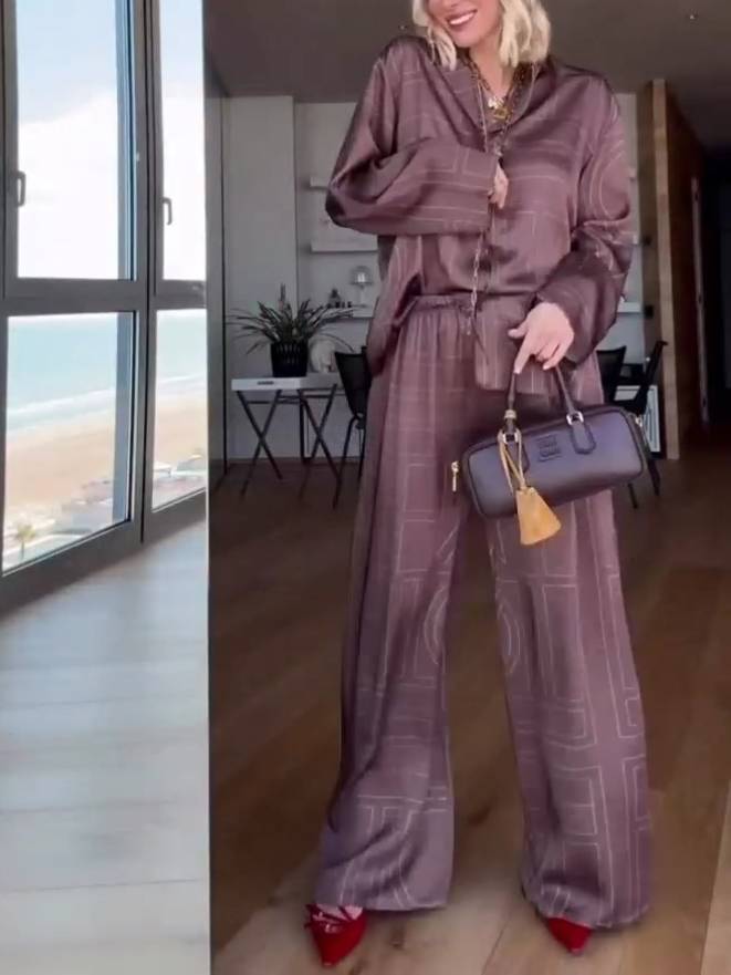 Fato de camisa de perna larga com estampado geométrico de letras