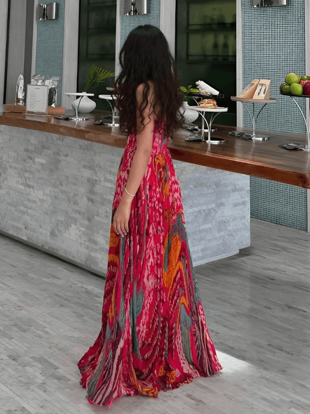 Vestido maxi evasé com estampado original e alças finas