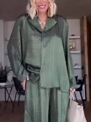 Fato de camisa de perna larga com estampado geométrico de letras
