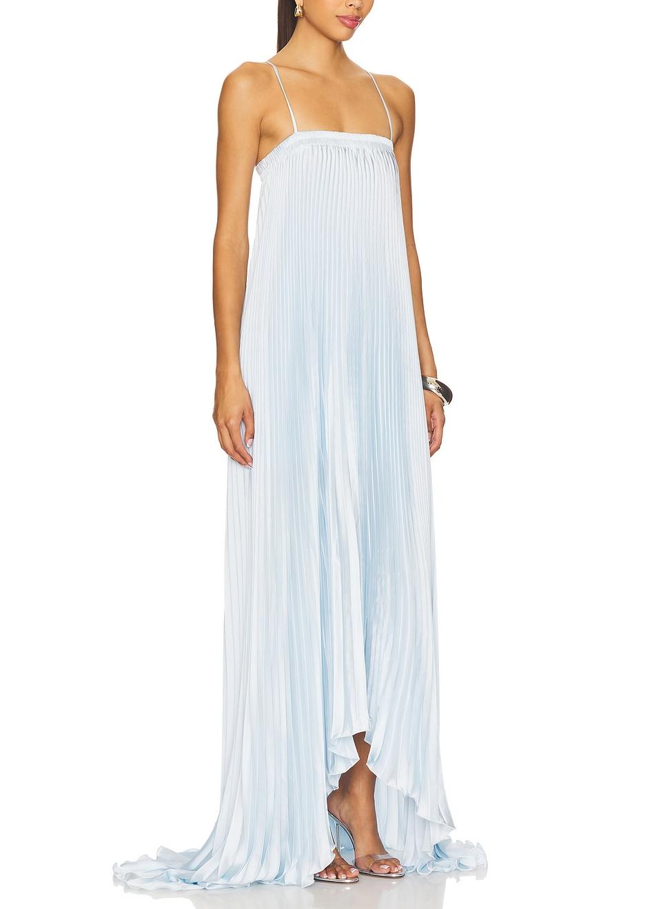 Ätherisches plissiertes Maxikleid in Babyblau mit Spaghettiträgern und asymmetrischem Saum