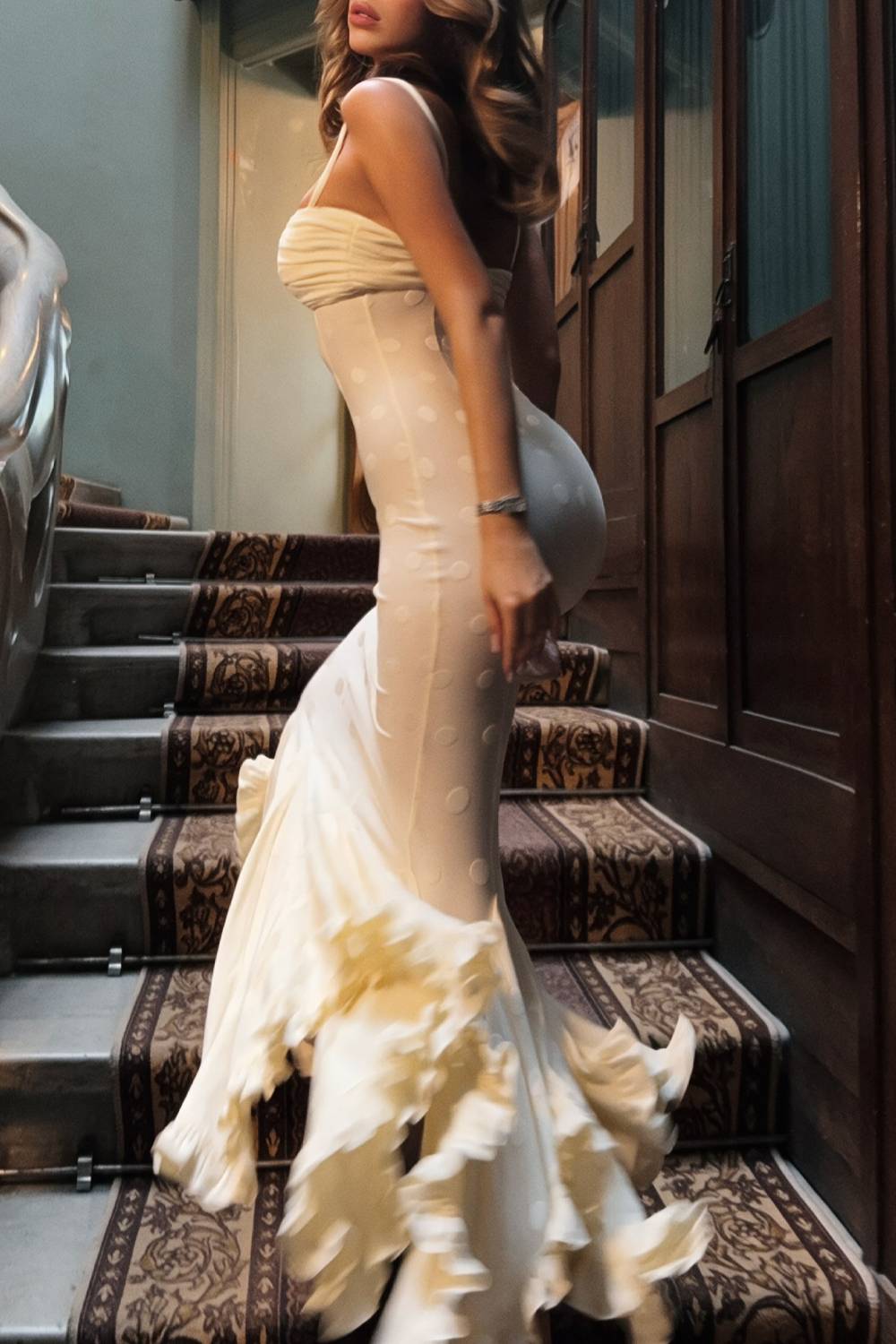 Vestido de corte sirena entallado con tirantes finos, ideal para las vacaciones