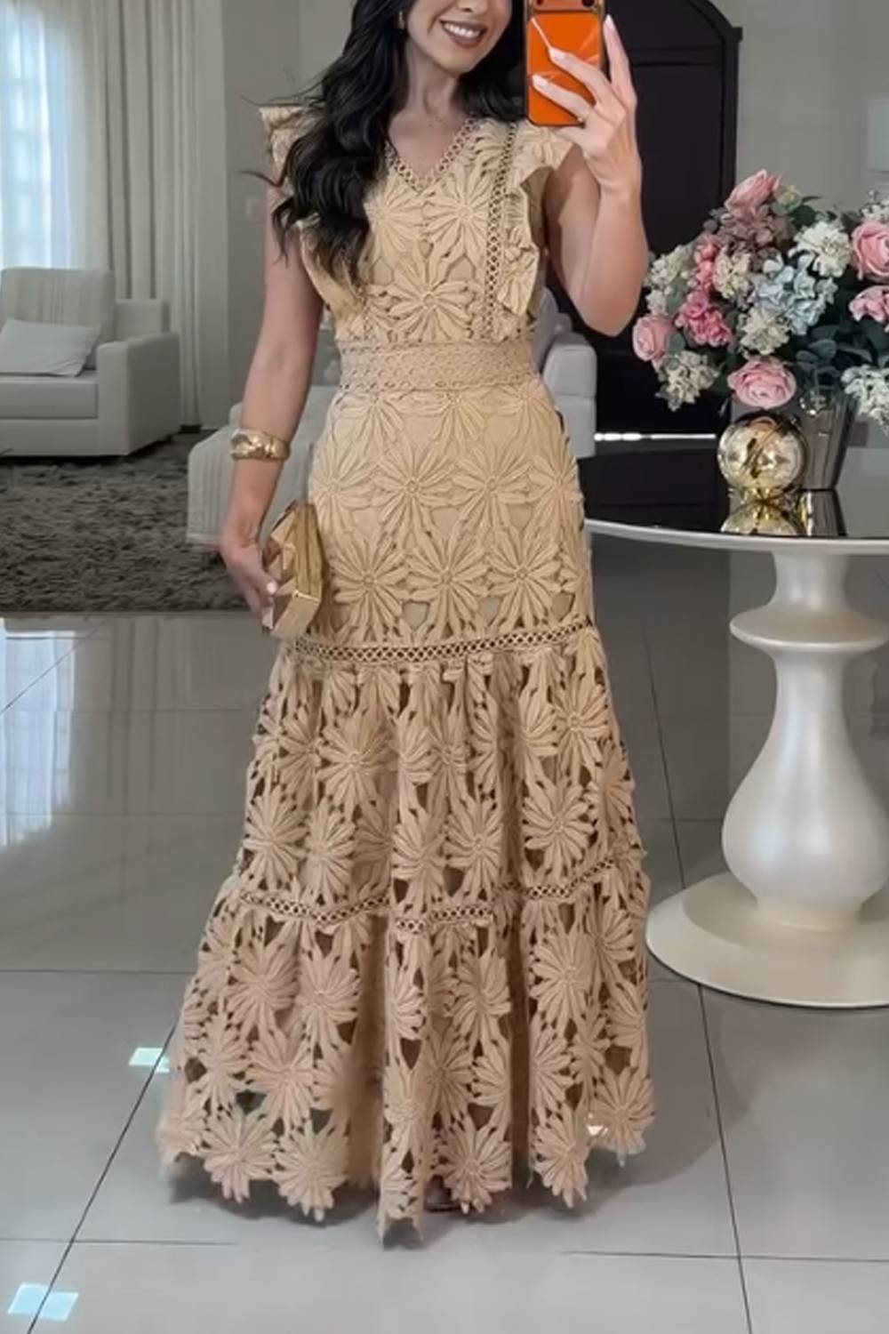 Robe longue étagée en dentelle crochetée à volants, sans manches et col en V