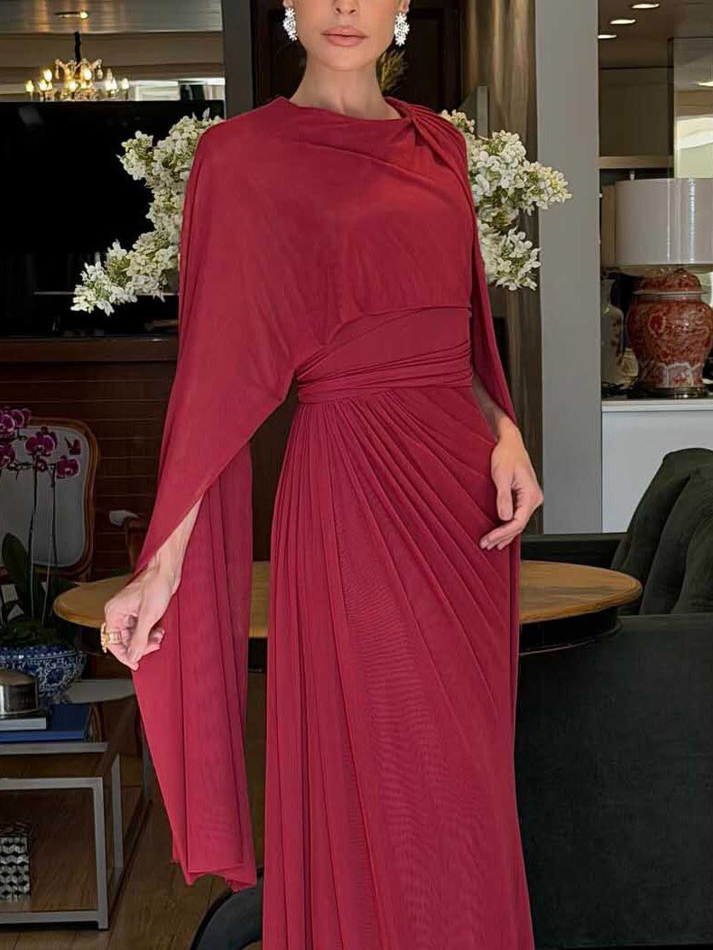 Vestido maxi elegante de chiffon drapeado, com decote redondo e mangas-capa