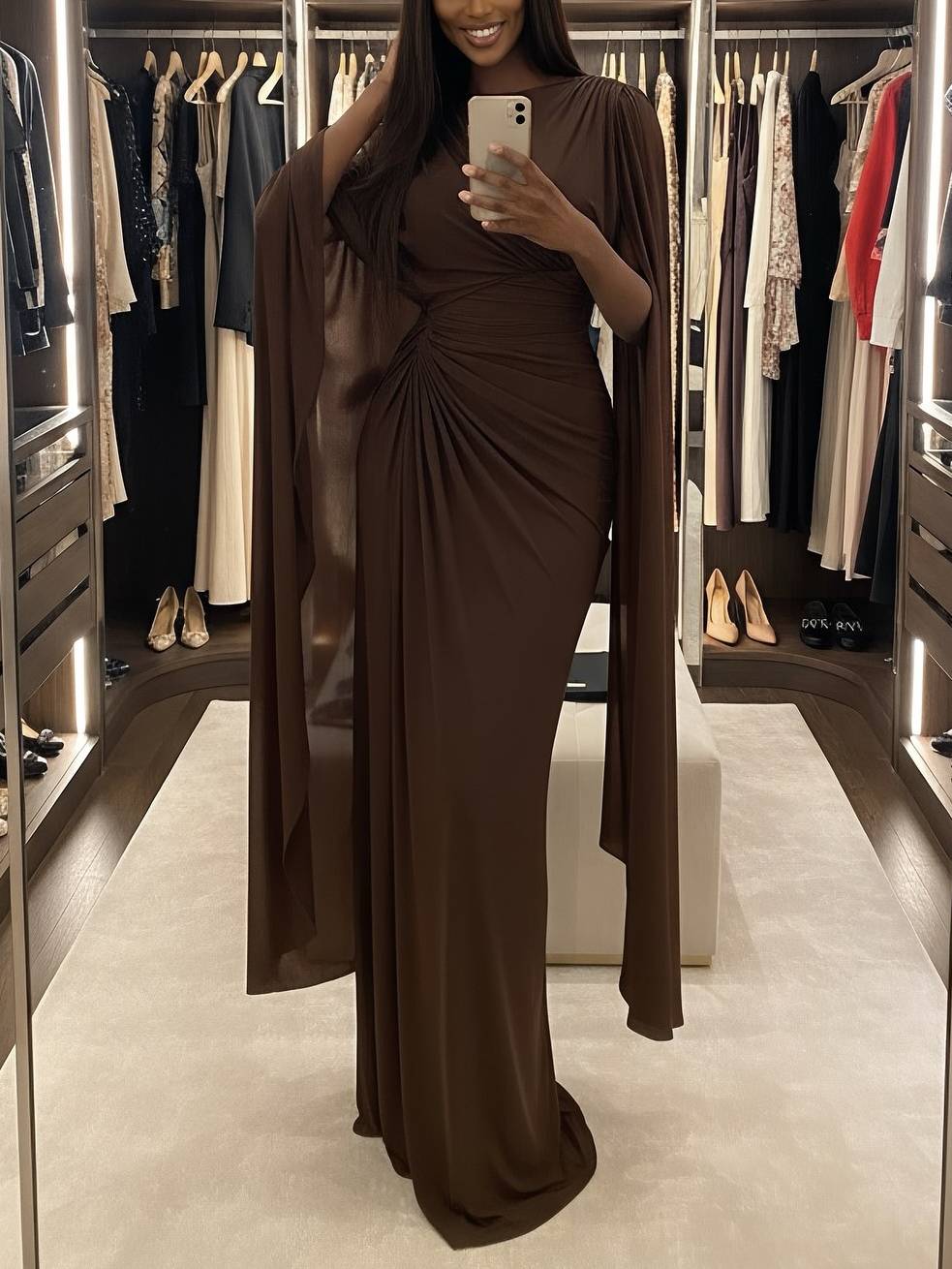 Robe longue ajustée à col bateau et plis