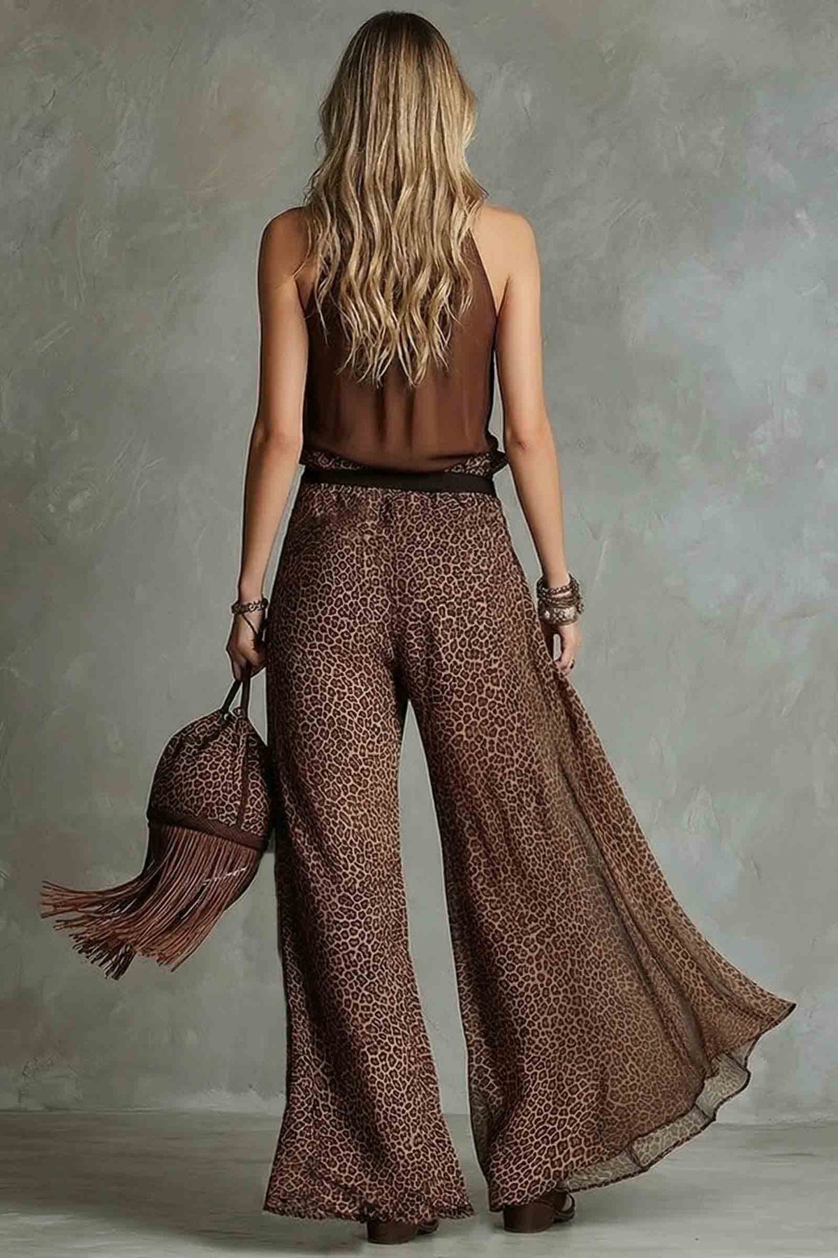 Conjunto de top halter y pantalón de pierna ancha con estampado de leopardo